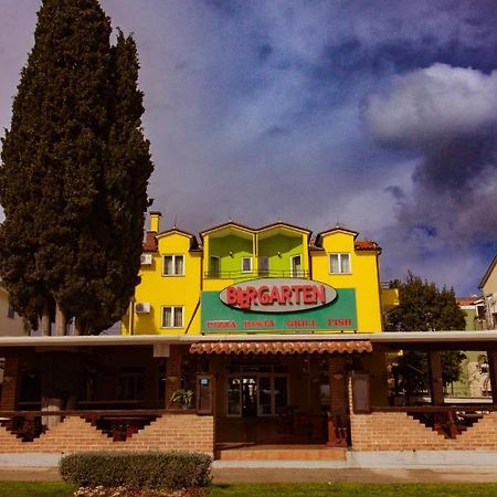 Biergarten เมดูลิน ภายนอก รูปภาพ