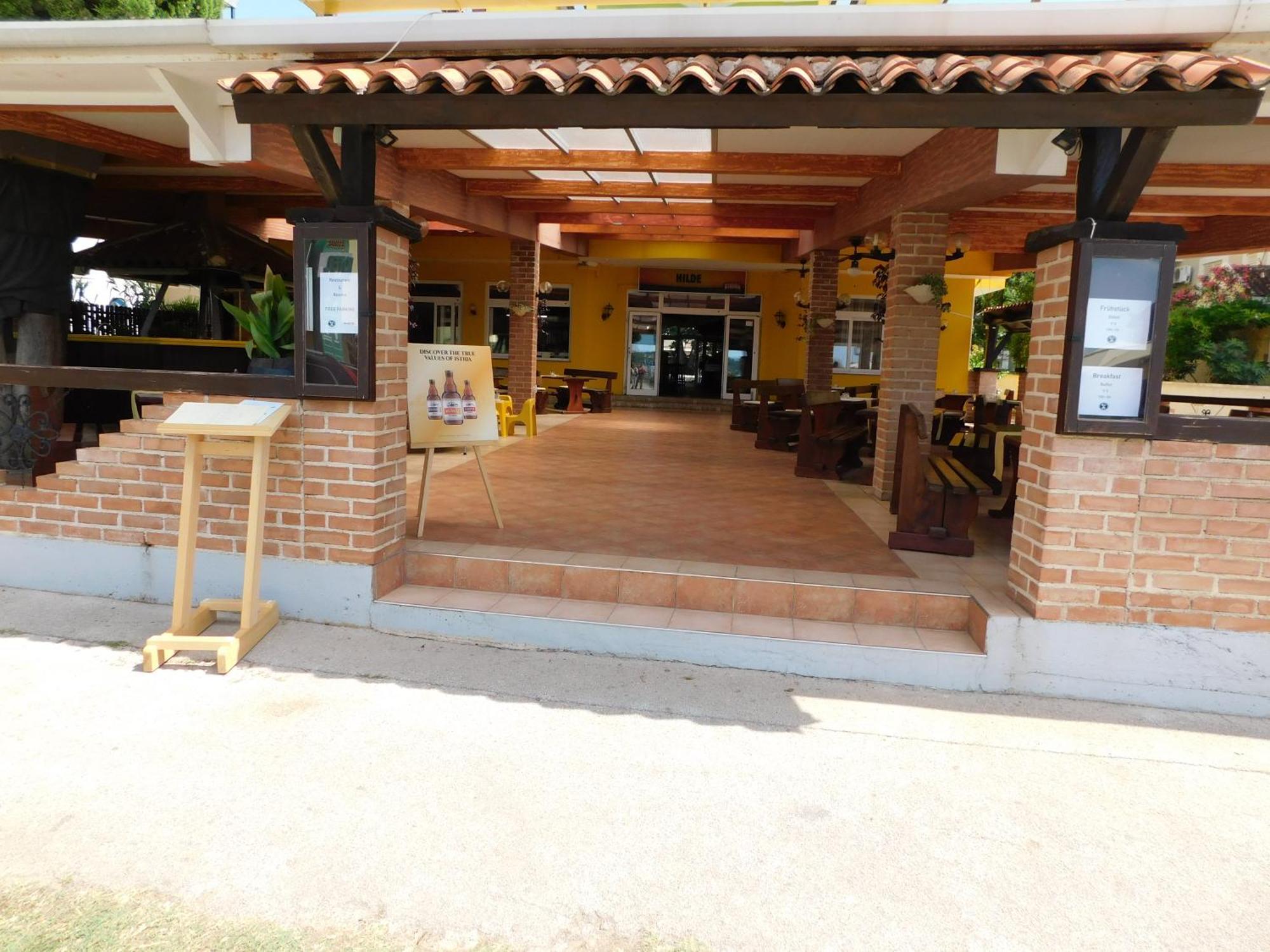 Biergarten เมดูลิน ภายนอก รูปภาพ