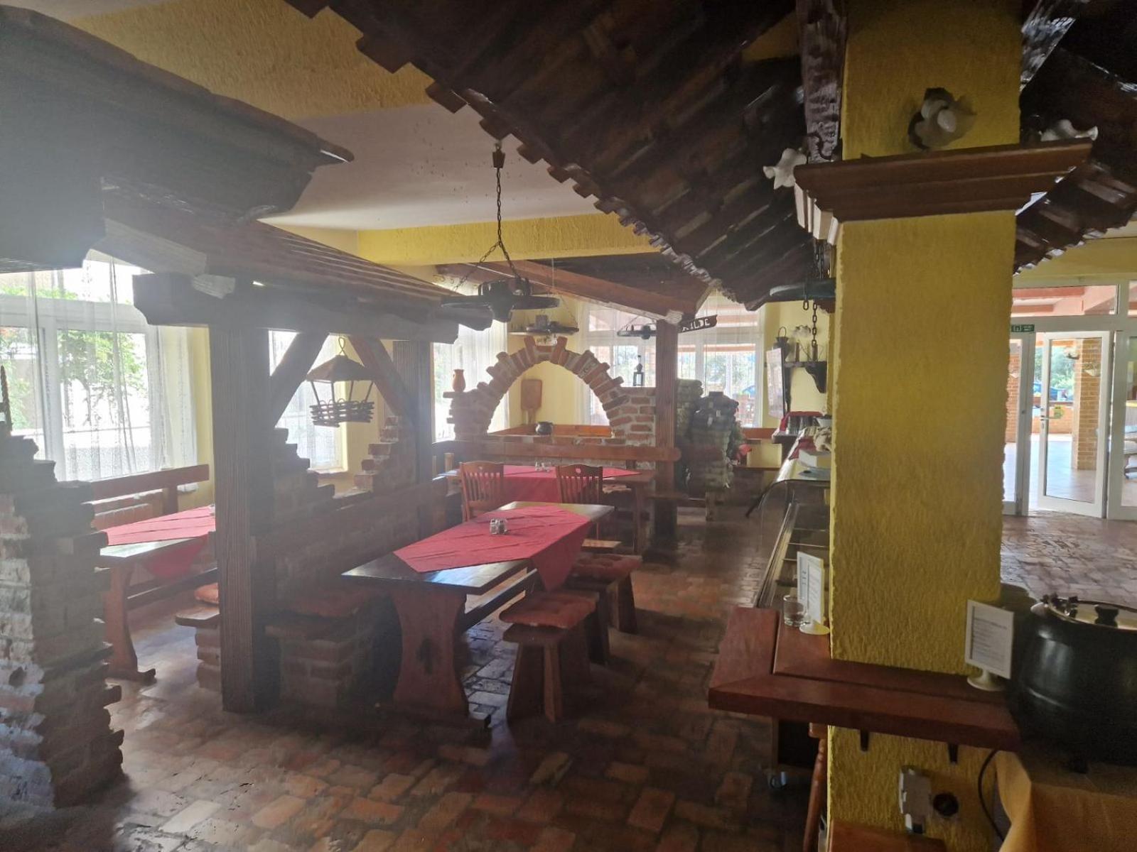 Biergarten เมดูลิน ภายนอก รูปภาพ