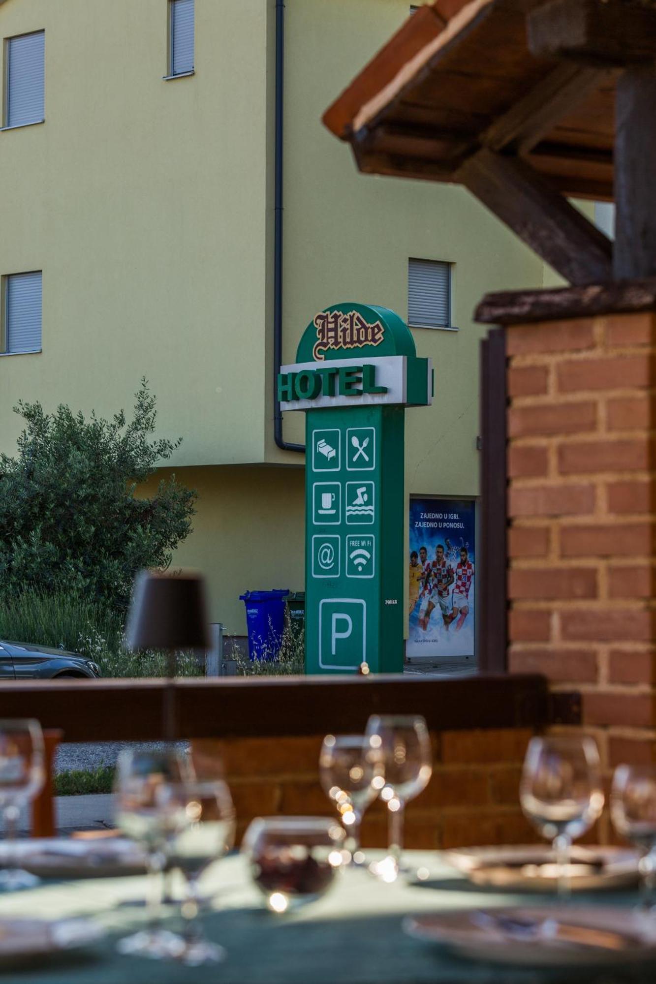 Biergarten เมดูลิน ภายนอก รูปภาพ