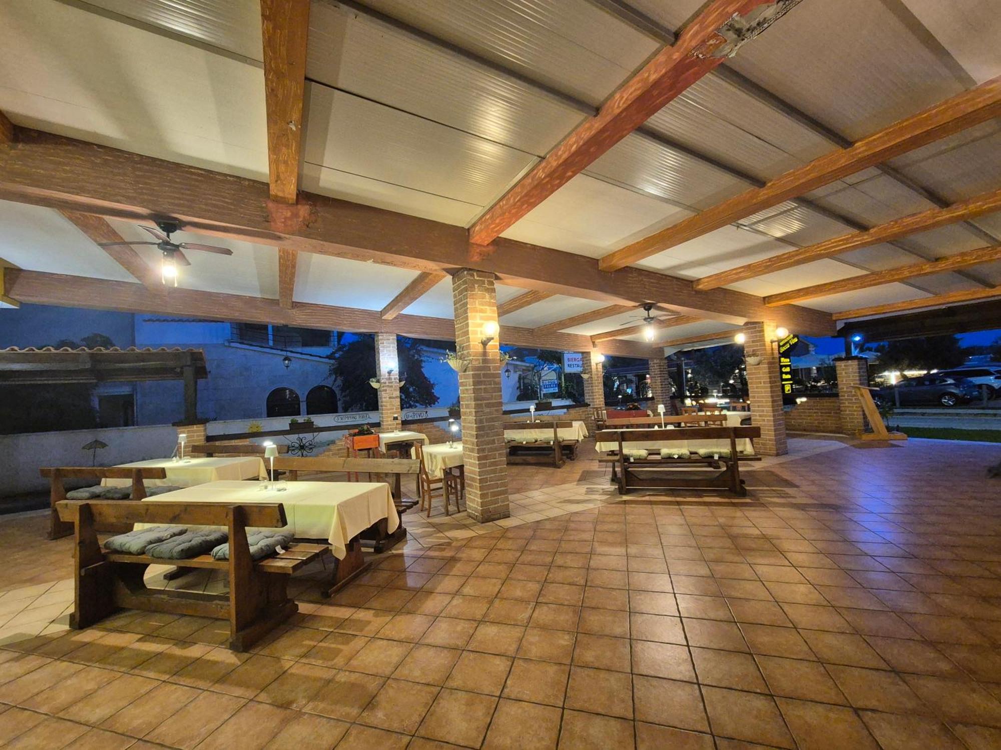 Biergarten เมดูลิน ภายนอก รูปภาพ