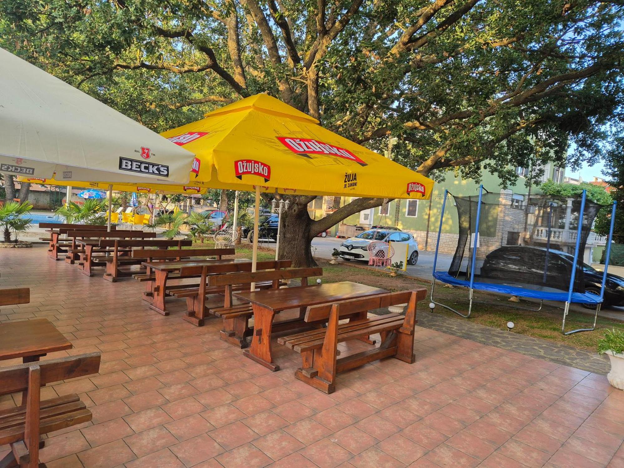 Biergarten เมดูลิน ภายนอก รูปภาพ