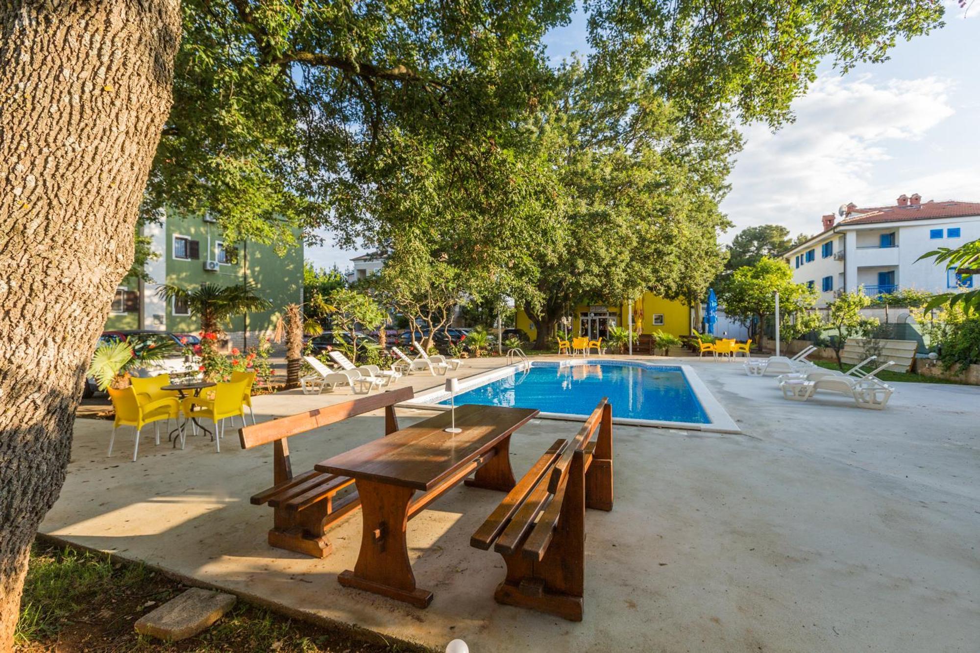 Biergarten เมดูลิน ภายนอก รูปภาพ