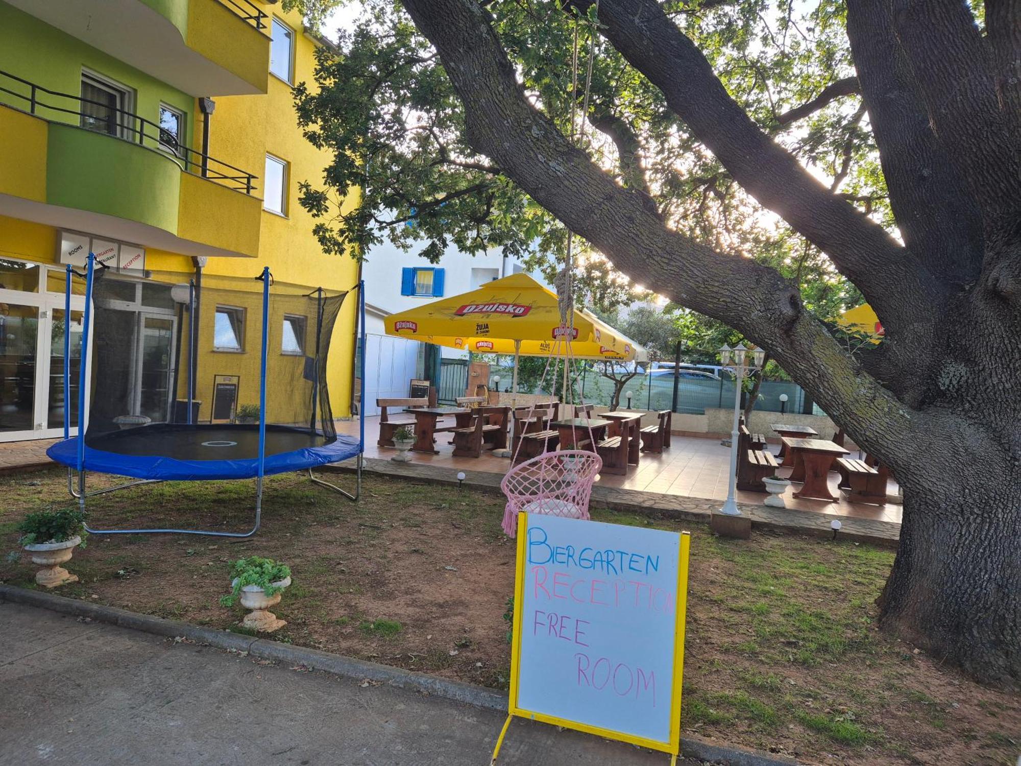 Biergarten เมดูลิน ภายนอก รูปภาพ